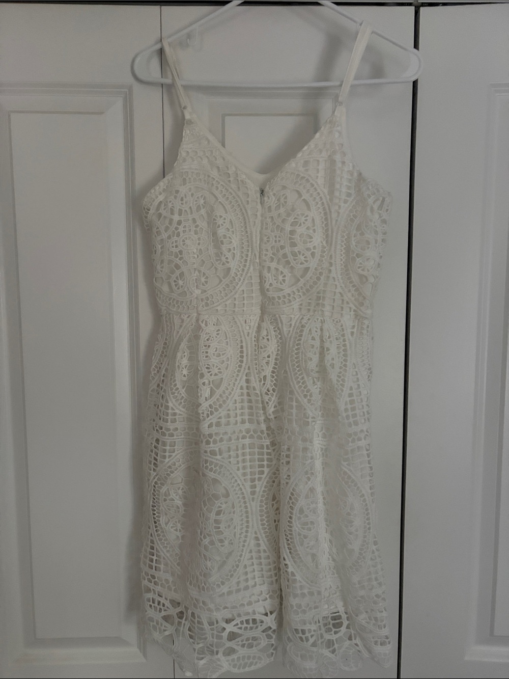White Lace Dress with Intricate Crochet Detail - Picture 3 of 4